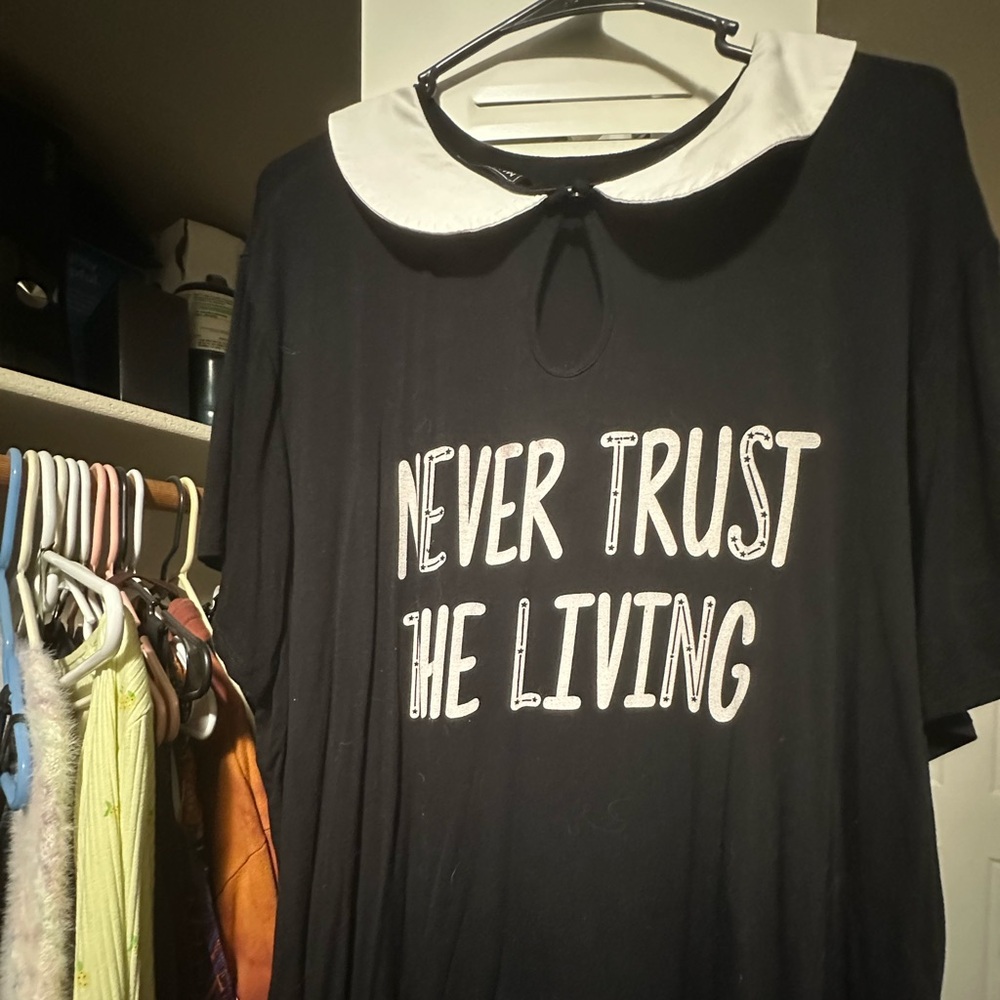 Super cute 4xl Never trust the living top!
